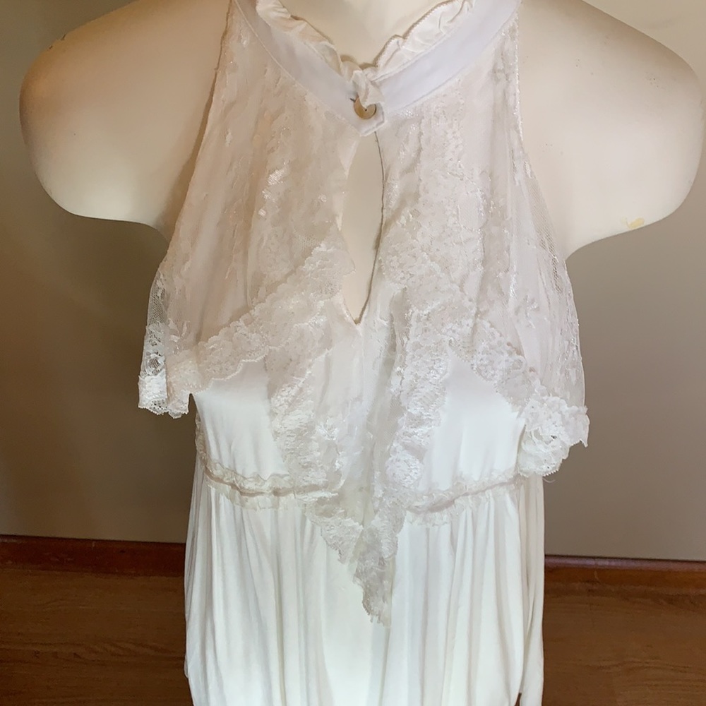 POL Front Button Closure Ruffle Detail Halter - Picture 11 of 12